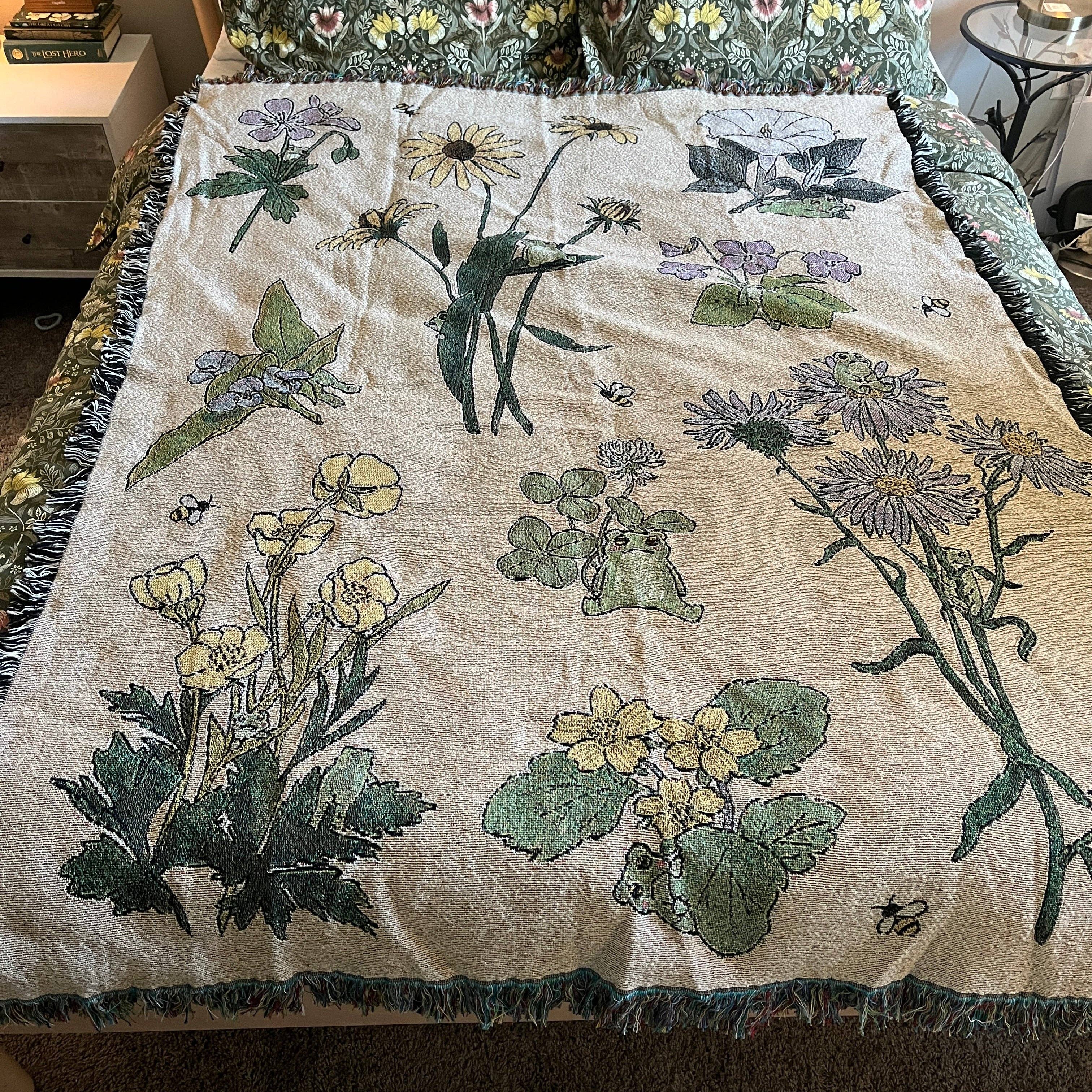 Frogblobs - Wholesale Throw Blanket - Wild Flowers Tapestry Blanket1