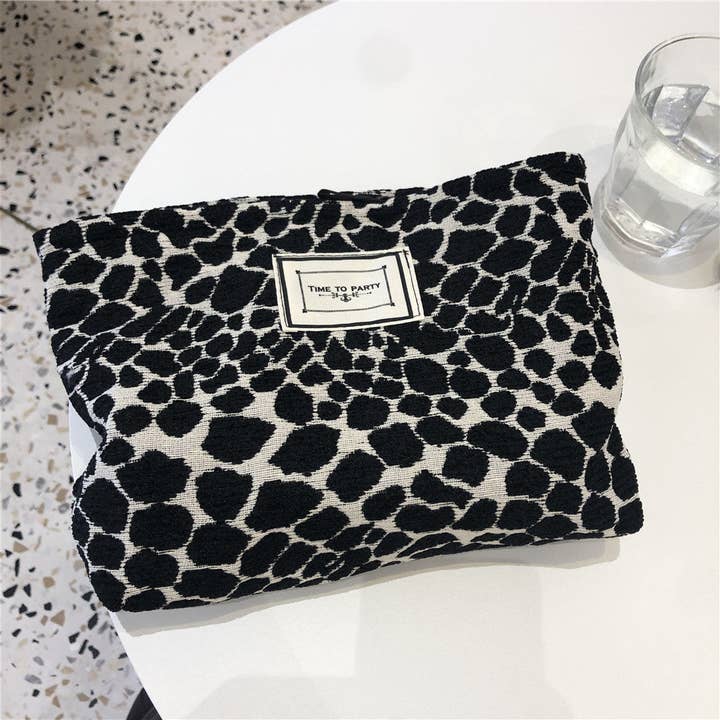 Dipped Shop - Wholesale Makeup/Cosmetic Bag - Leopard Print Large Capacity Makeup Bag DP25E8571