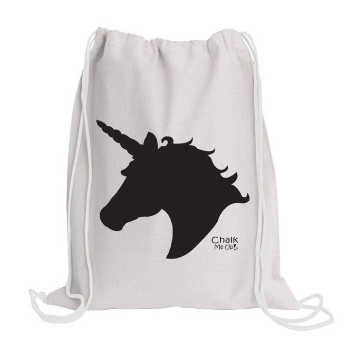 Le sac à cordon Unicorn comprend un kit de teinture pour cravate et un lot de 4 marqueurs à craie pour la vente par Chalk Me Up