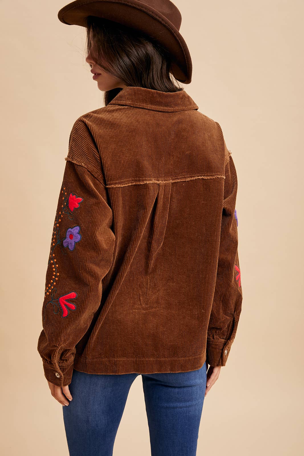 In Loom – Großhandel Hemd mit Button-down-Kragen – Damen – CORD-HENLEYSHIRT MIT STICKEREI2