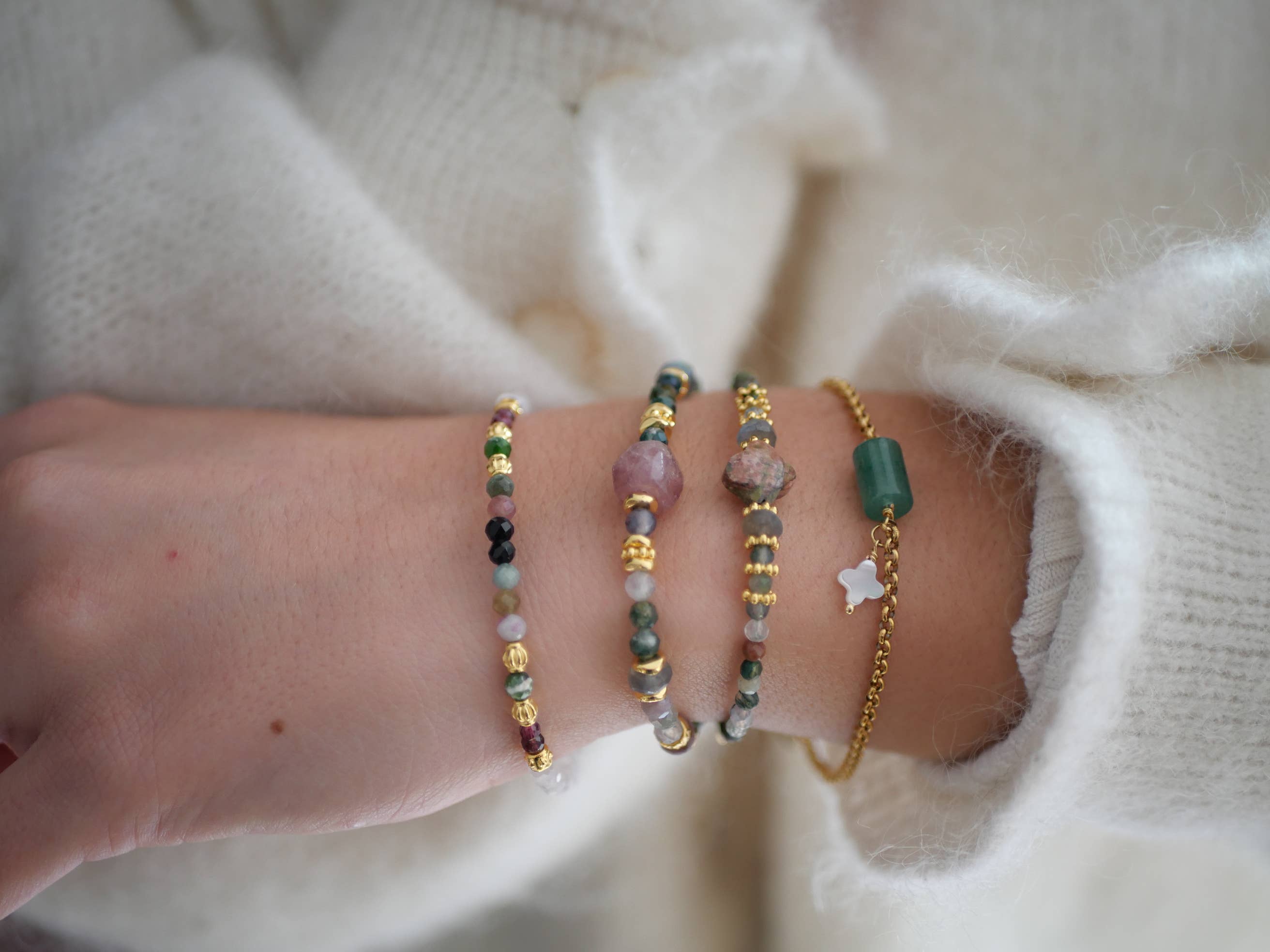 GINANDGER – Engroshandel Armbånd med vedhæng – ARMBÅND VIDUSHI UNAKITE1