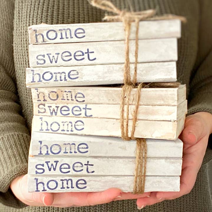 Boekstapels - Vintage-geïnspireerd - Geüpcycled voor wholesale door Sweet Harvest Designs