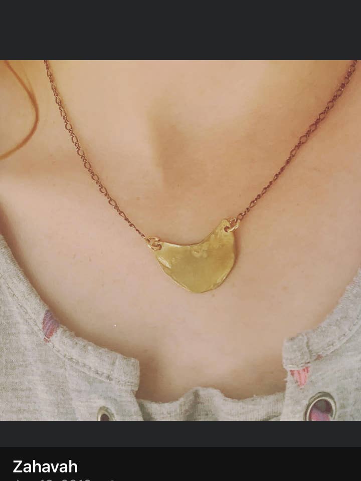 collier mezzaluna pour la vente par Zahavah Jewelry