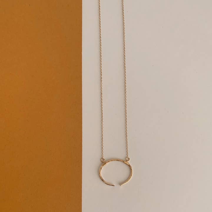 Collezione Matriarch - Collana Mini Armida per la vendita all'ingrosso da parte di Points Jewelry