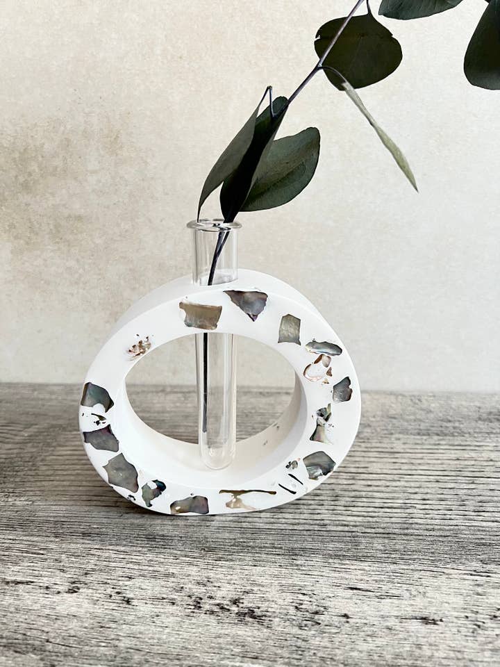 Vase « O » en terrazzo ormeau pour la vente par EMB Pretty