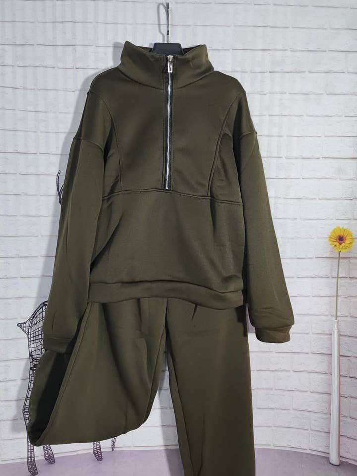 safistyle - Wholesale Lounge Set - Women's - Cropped Zip-Up Jacket and Joggers Set1