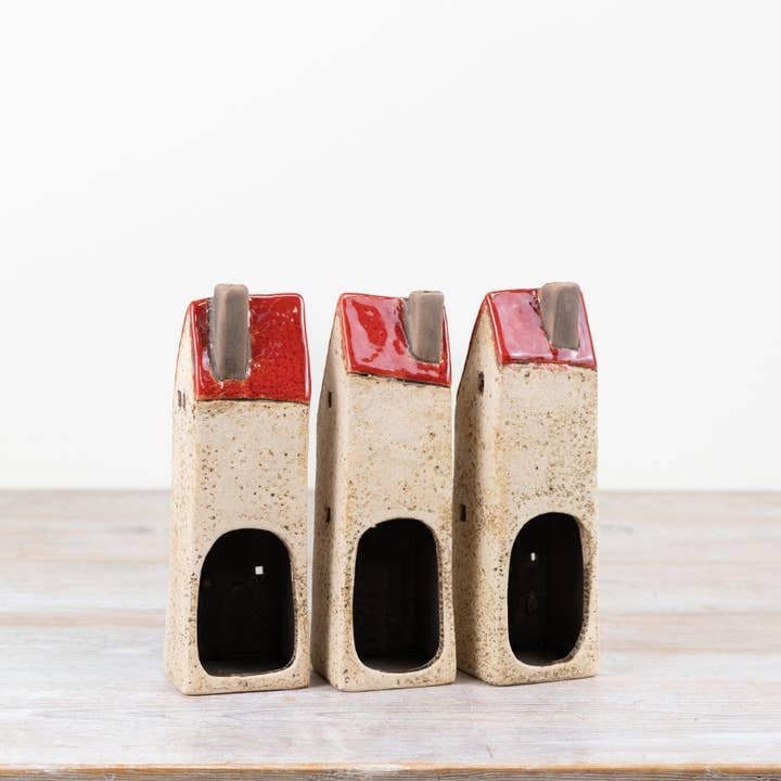 Gainsborough Giftware x Portland Living – wholesale Christmas decoration – 3/a Red Rustic LED Houses2
