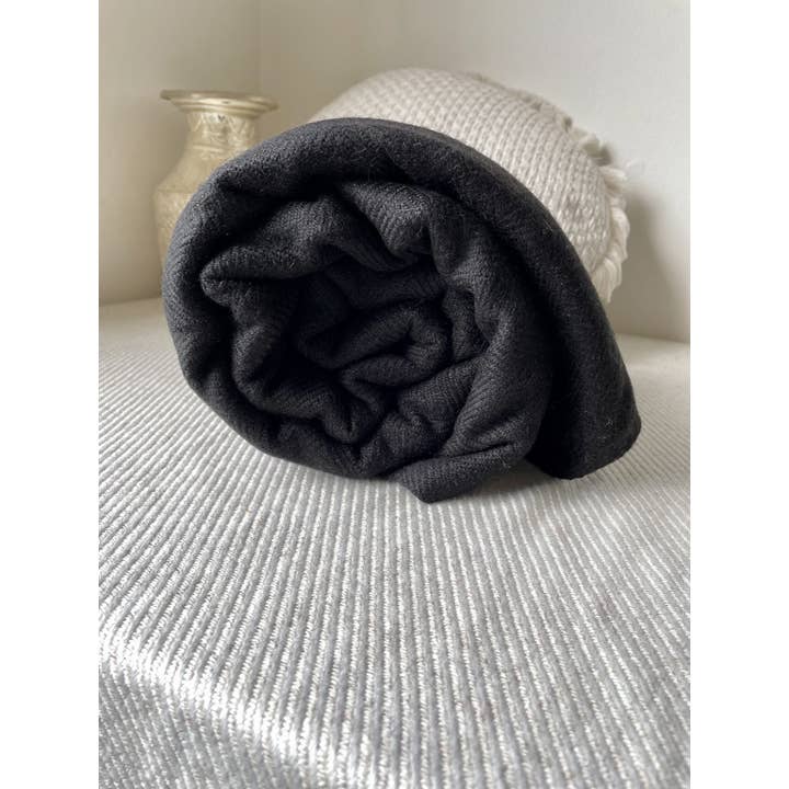 Alchemy Story – wholesale Throw blanket – Cashmere Throw | Black Herringbone