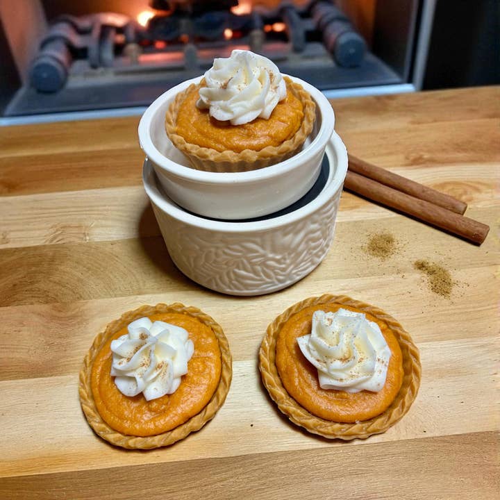 Wax and Wix Bakery® - Wholesale Wax Melt - Spiced Pumpkin Pie Wax Melts. 5 oz. 2 Full Mini Pies2