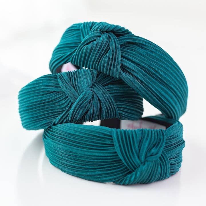 Satijnen Knoop Haarband - Altijdgroen voor wholesale door Cheeky Plum