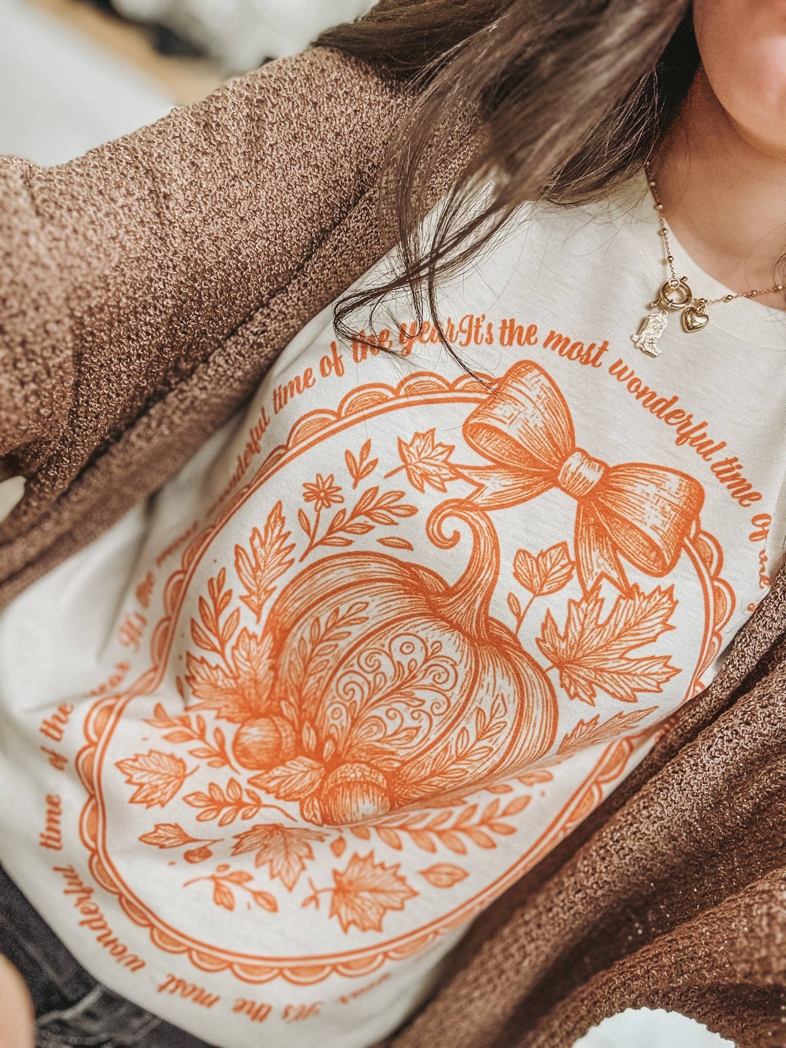 Amy Anne Apparel Inc - Vendita all'ingrosso Maglietta serigrafata - Donna - Maglietta Grafica Tempo Più Meraviglioso di Zucca | Maglietta Autunnale2