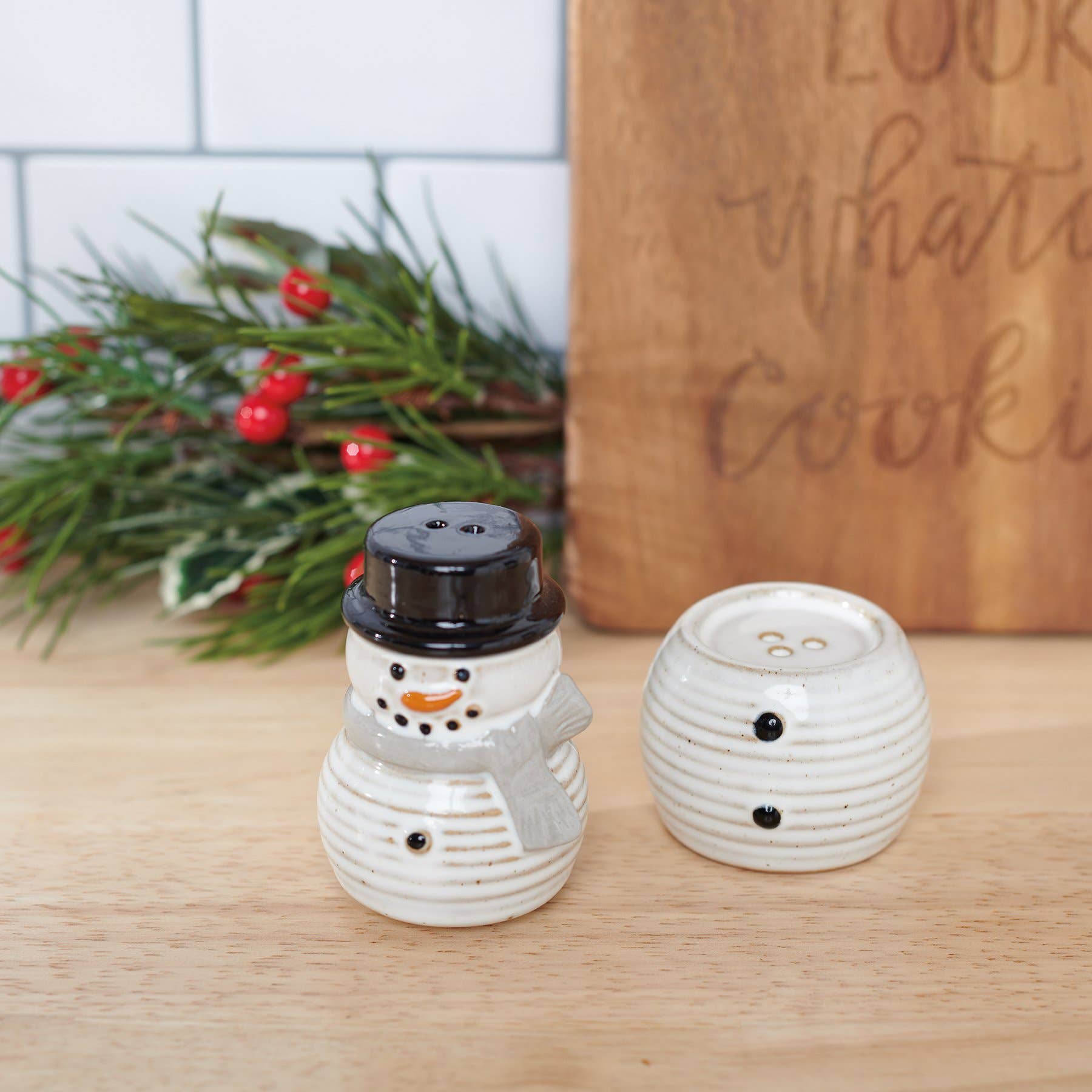Primitives by Kathy - Wholesale Salt & Pepper Shaker Set - Snowman Salt and Pepper Shakers7