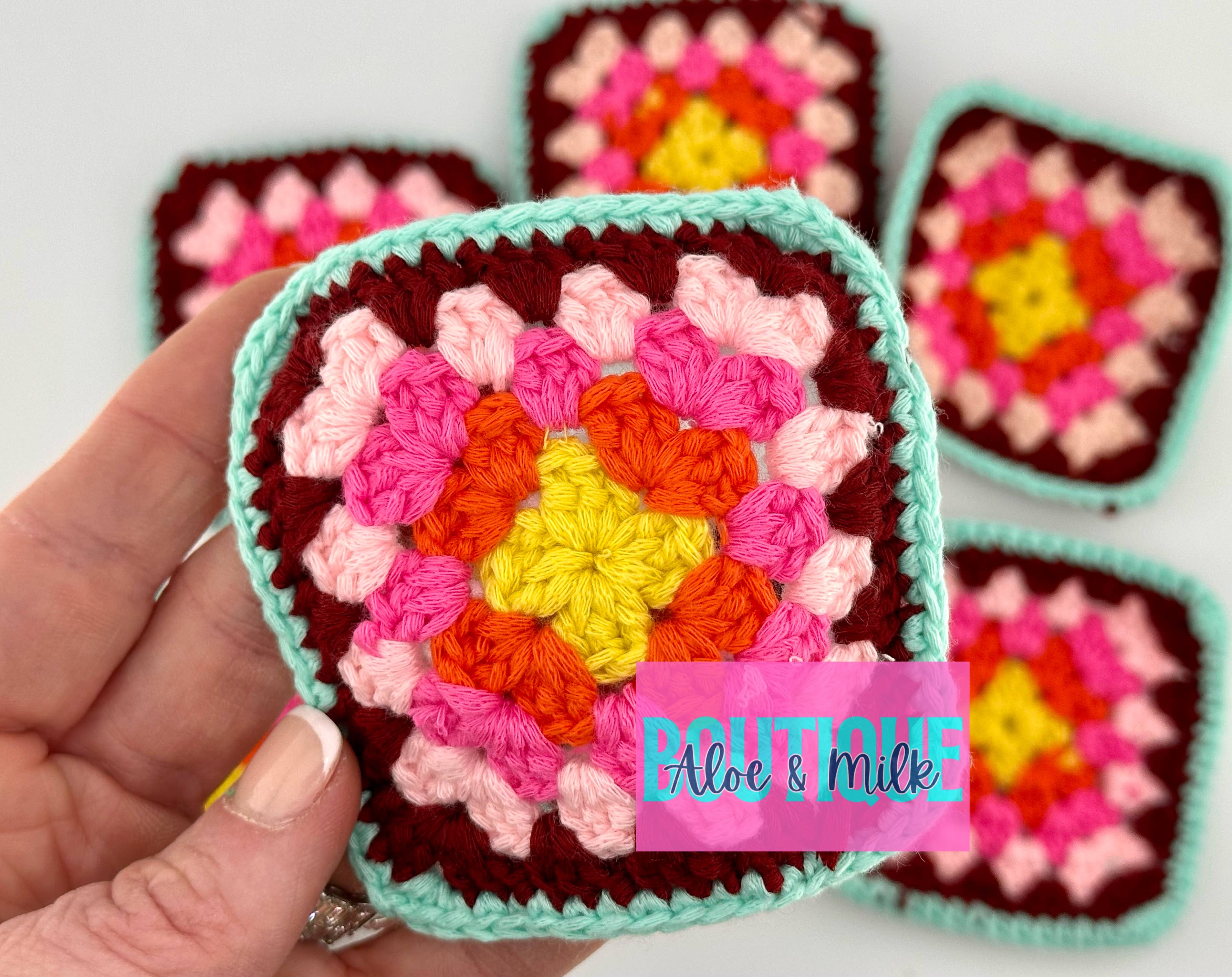 Aloe and Milk Boutique - Vendita all'ingrosso Toppe - Quadrato Granny all’Uncinetto, Cappellino Trucker con Quadrato Granny9