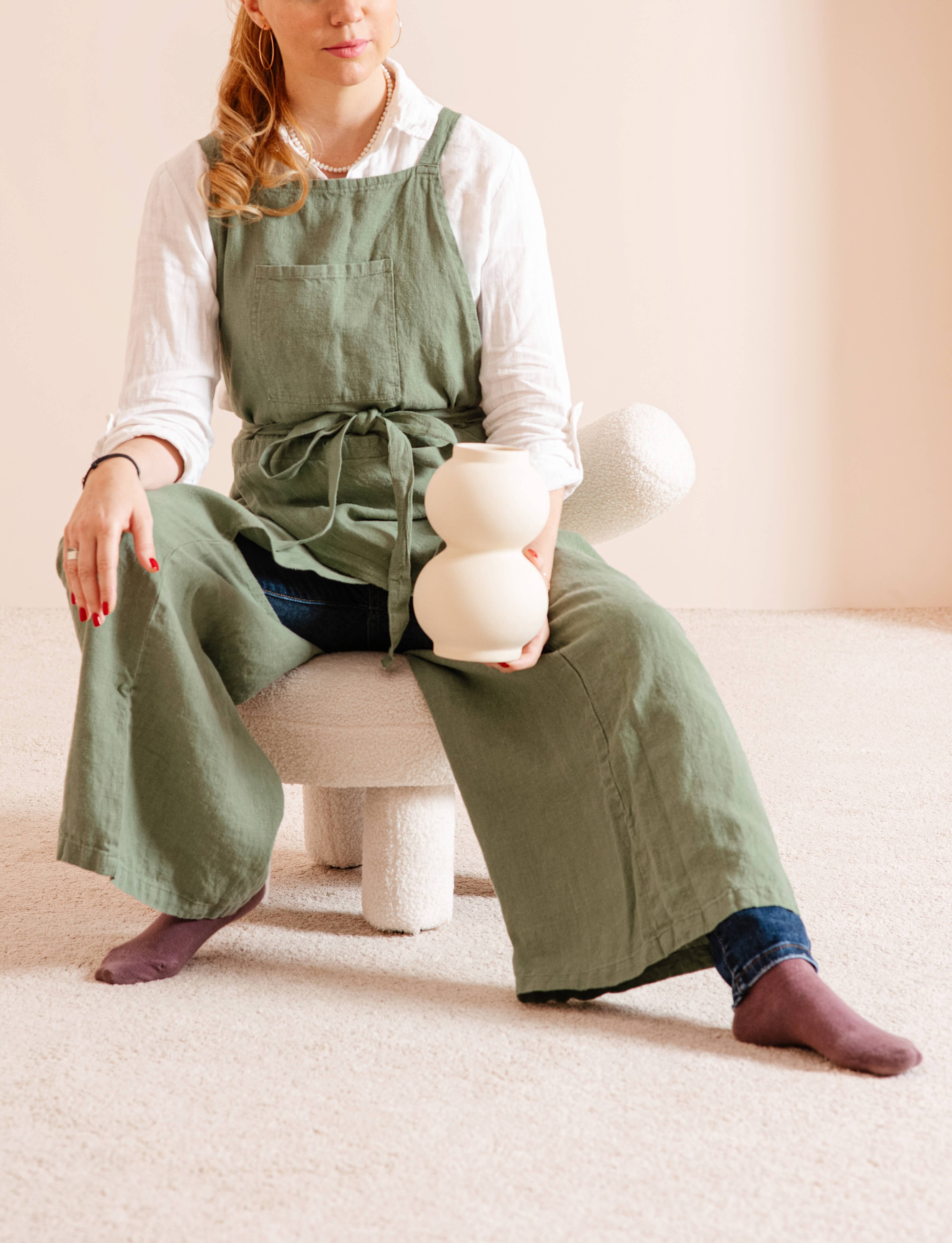 LinenQ – wholesale Apron – Linen pottery apron split leg 0