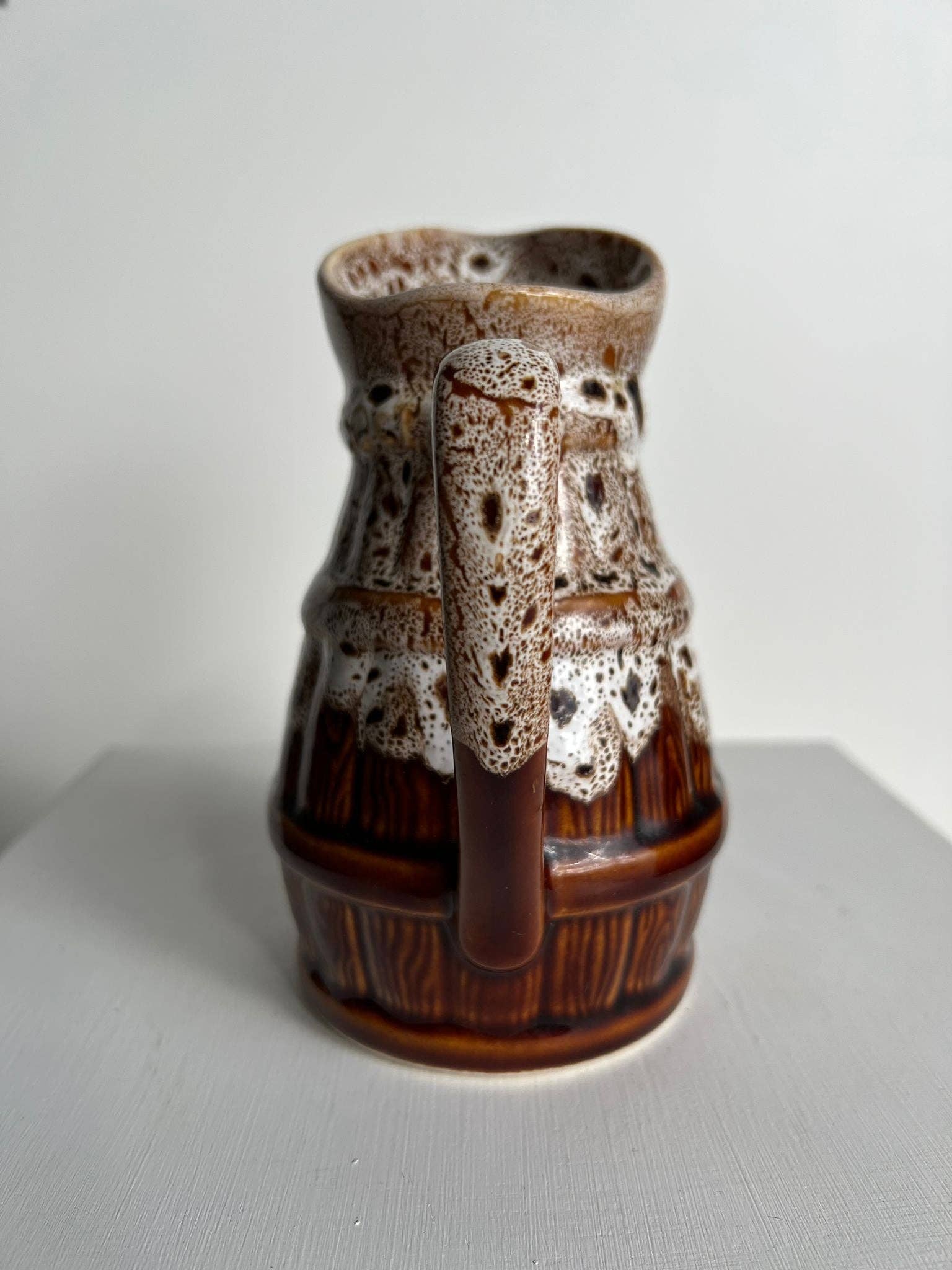 Office Objets – Objeto de mesa decorativo por atacado – Pequena jarra decorativa cerâmica vidrada com motivo de barril de cerveja23