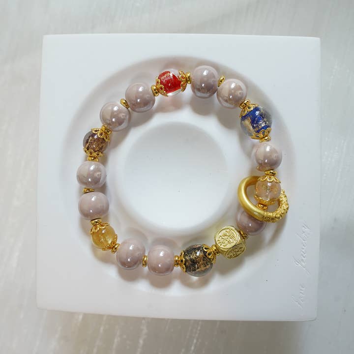 Fortune Bloom Armband – Flerfärgat Glas & Guldberlock för wholesale av Auris Space