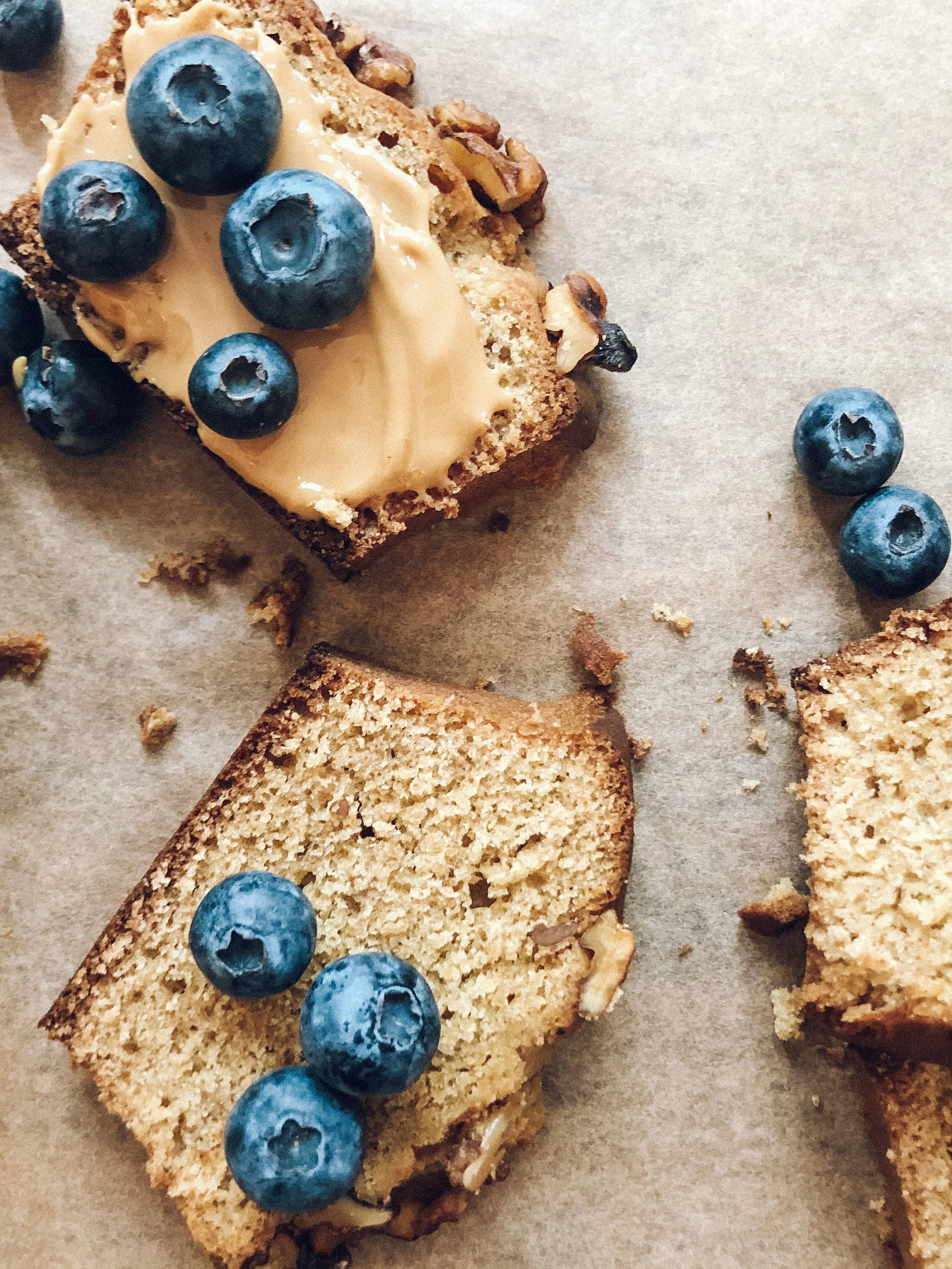 Glowkitchen Food GmbH - Vendita all'ingrosso Torta - Torta vegana biologica di banana e noci - Natale2