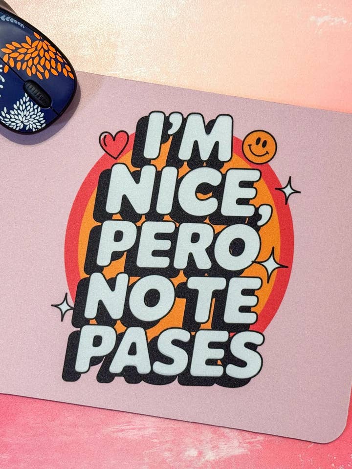 Je suis sympa mais n'abuse pas Tapis de souris rose, Spanglish pour la vente par Oh So Latina