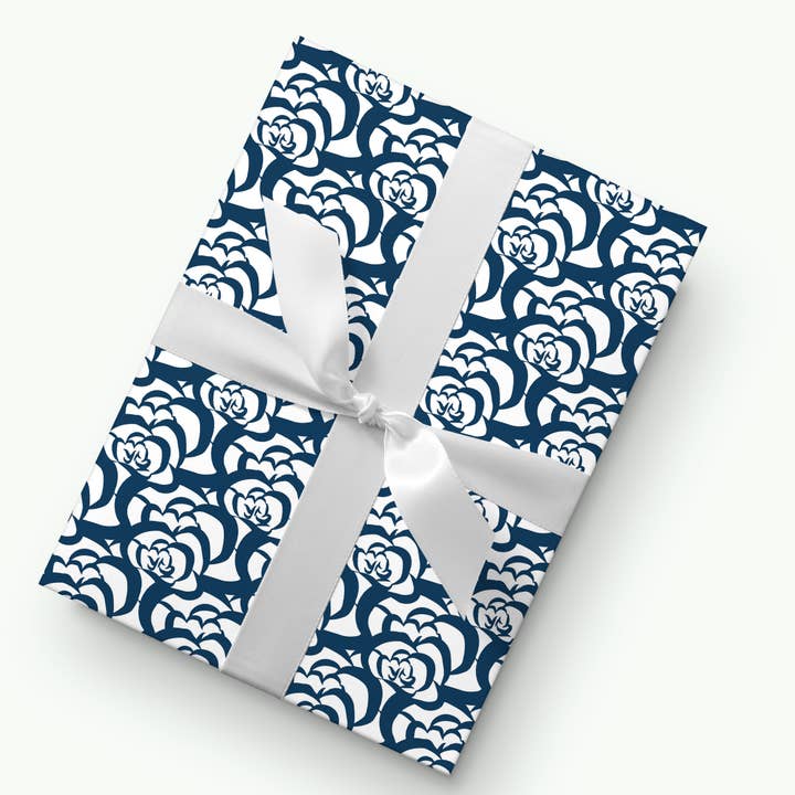 Marineblauwe Bloemenwolken Inpakpapier voor wholesale door Kartoti Designs