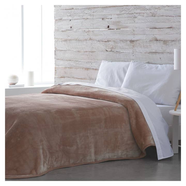 Barceló Hogar - Wholesale Throw Blanket - “Basic” Bed Blanket5