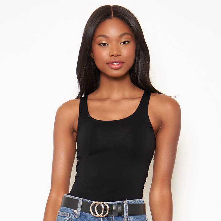 Regata sem costura com decote redondo e outras tendências em Compre roupa academia B2B. Devoluções gratuitas e condições de pagamento a 60 dias na Faire na Faire.