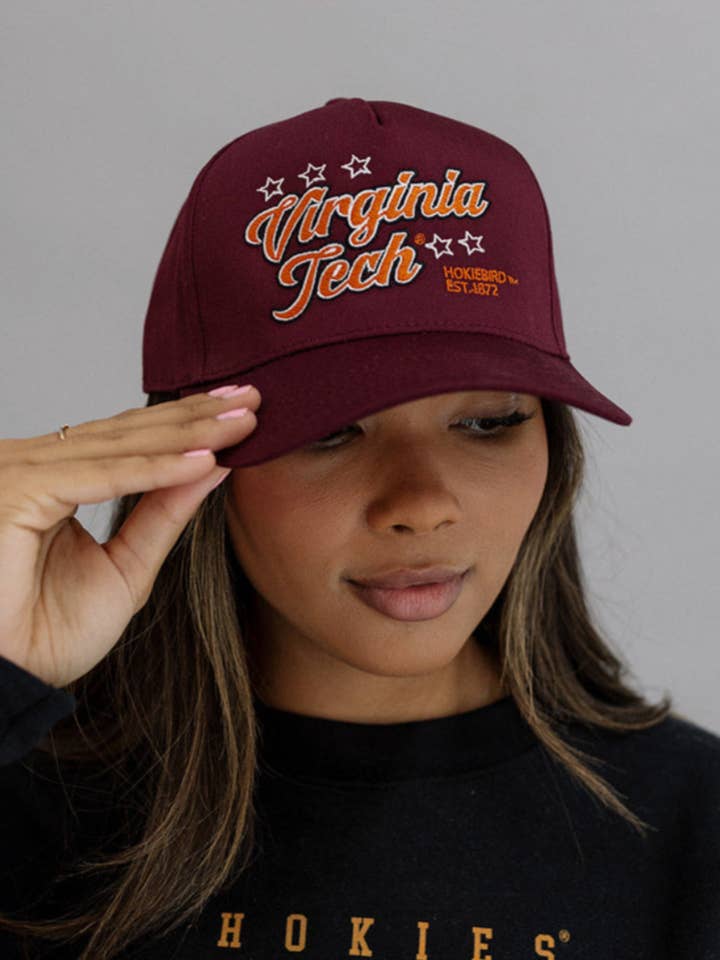 Virginia Tech: Blacksburg Trucker Hat (Kopi) for engroshandel hos Girl Tribe Co