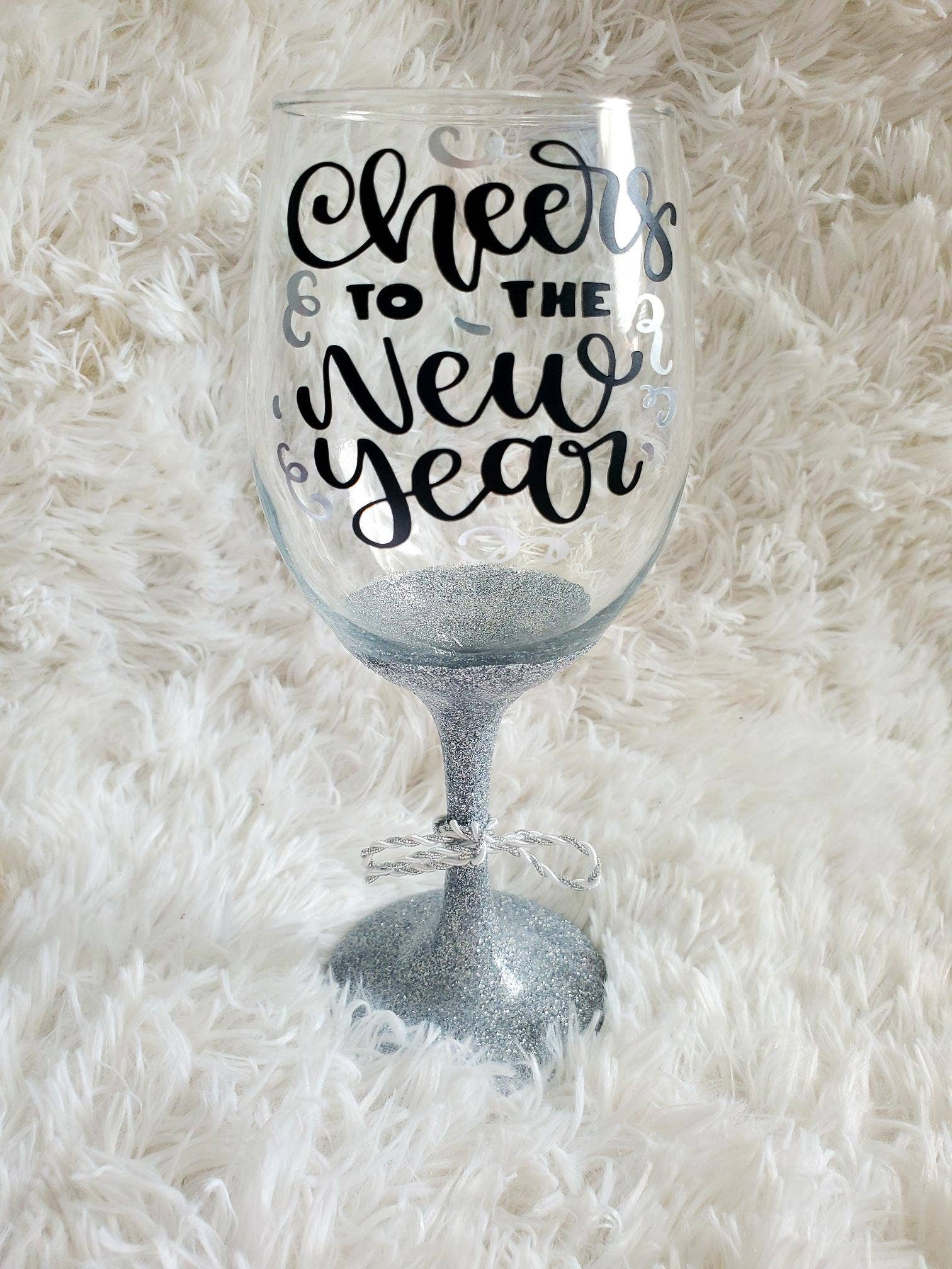 Tots And Tumblers Art – wholesale Wine glass – Cheers to the New Year Silver Glittered Stemmed Wine Glass6