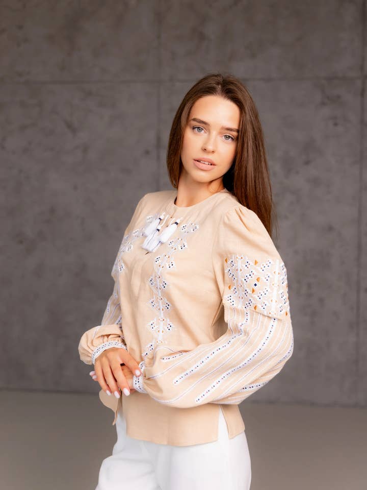 Blusa Ricamata Boho Donna Salesie Beige per la vendita all'ingrosso da parte di Galychanka