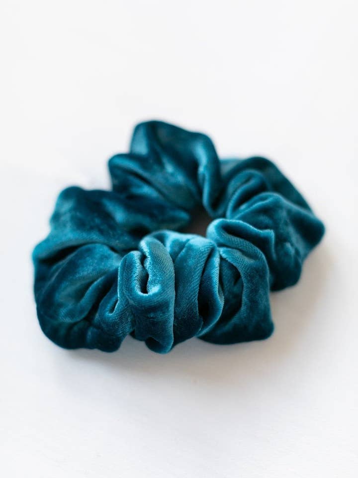 Chouchou en velours de soie La Duchesse pour la vente par Amore Society