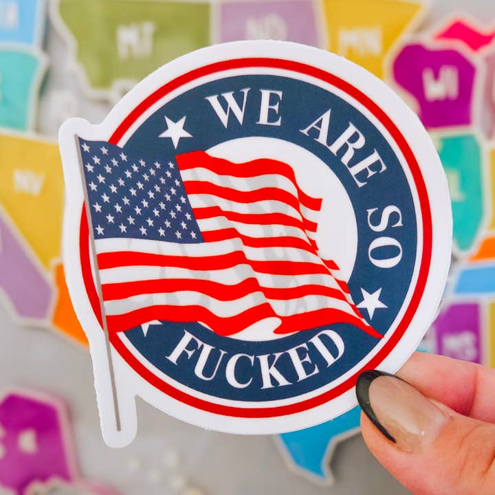 SHEWOLF Designs – Engroshandel Klistermærke – Klistermærke: Vi er Fucked Amerikansk Flag — FDT Politisk Mærkat1