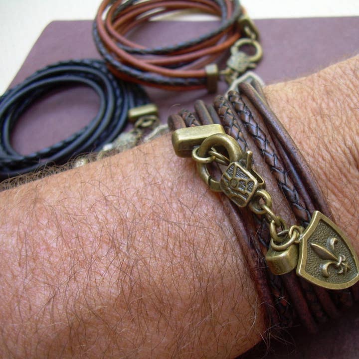 Fleur De Lis Triple Wrap læderarmbånd, Herre smykker, Herre armbånd, Kvinders armbånd, Kvinders smykker, Fleur De Lis, Wrap Armbånd, Smykker for engroshandel hos Urban Survival Gear USA
