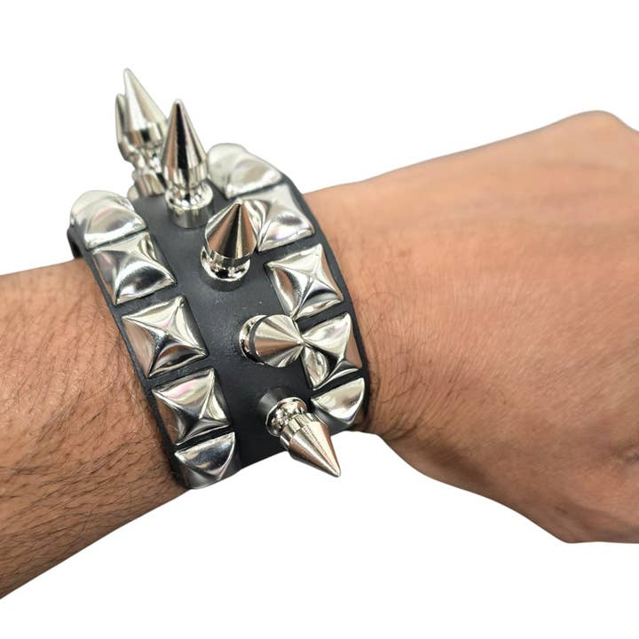 BC186PMD 1/2" PYRAMIDEN-NIETEN 1" SPIKE 1 3/4" SCHNALLENARMBAND für den Großhandel von Funk Plus