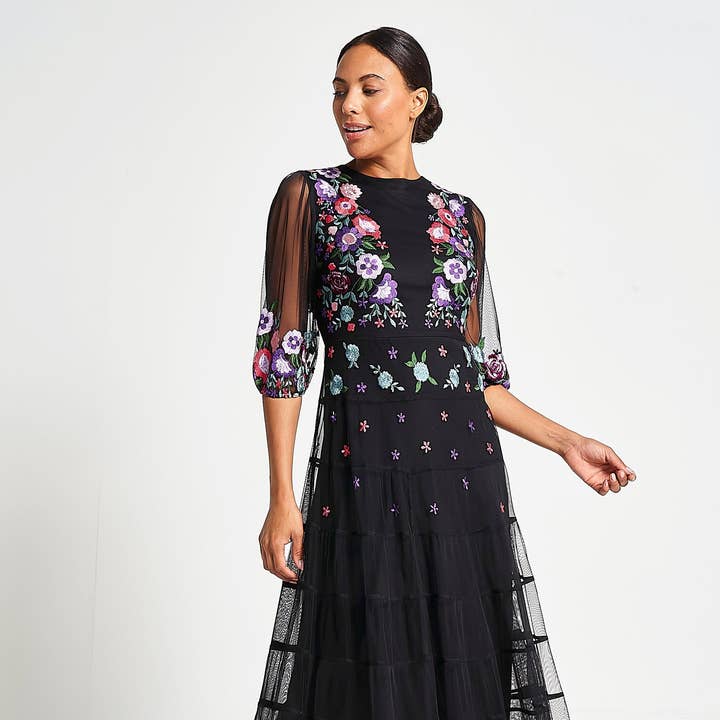 Vestido Maxi Negro Floral Bordado Bibiana para venta al por mayor de Frock & Frill
