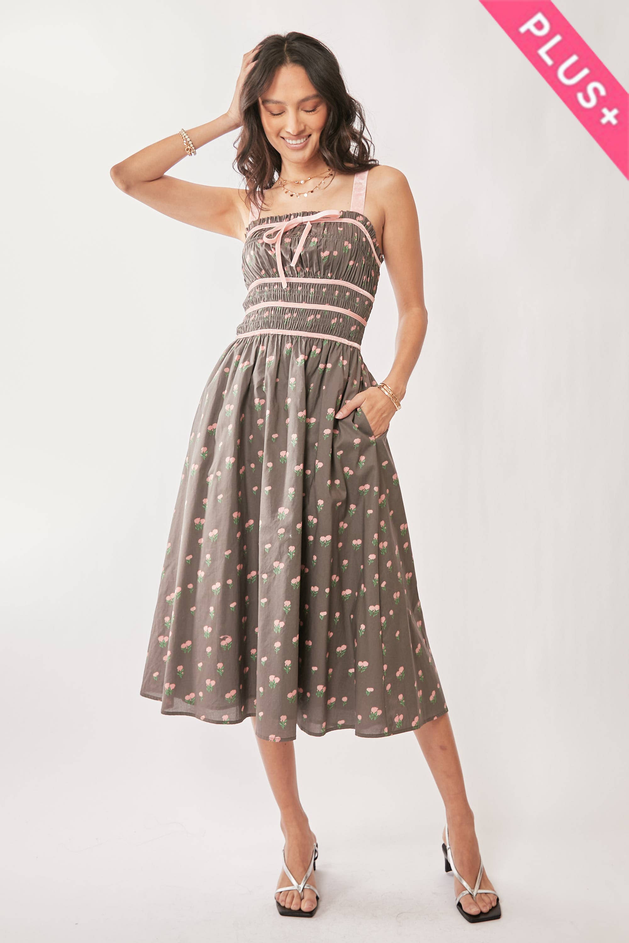 Davi & Dani - Vente Robe – femme - ROBE MIDI EN VELOURS À SMOCKING AVEC PLUS DE CONTRASTE10