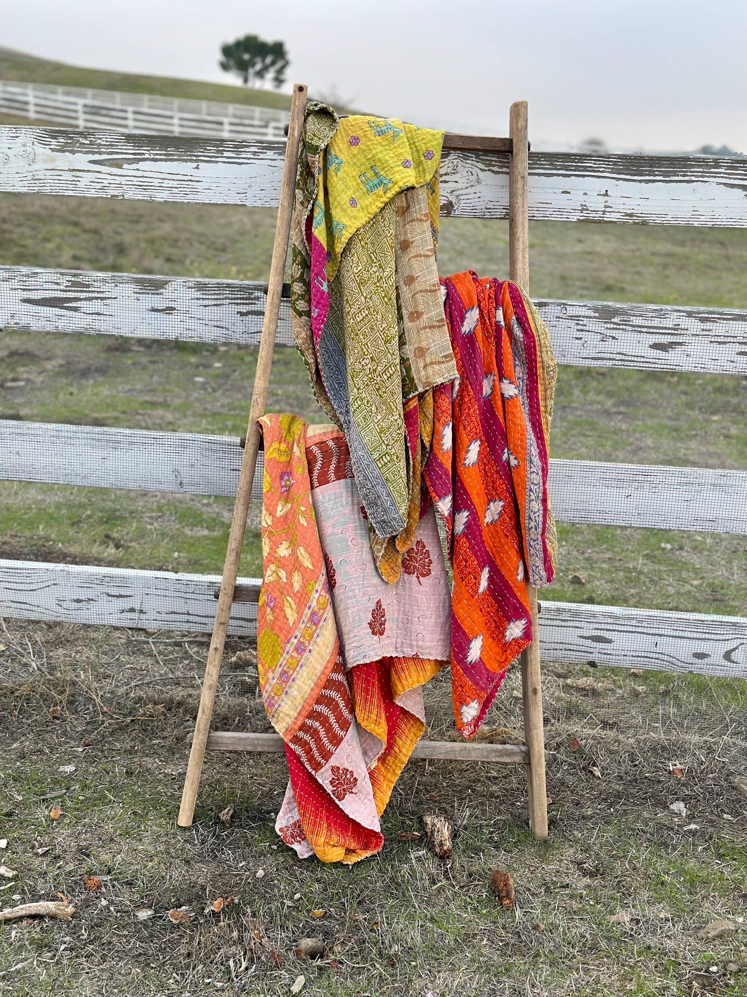 PiPPY | Kantha Clothing – Manta para sofá por atacado – Mantas de Retalhos Kantha, Cobertores Boho, Decoração de Casa Cottagecore2