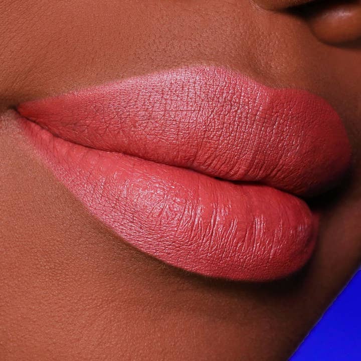 We Make-up - Wholesale Lipstick - EVEN Lip Pencil 05 - Gordon Brownstone1