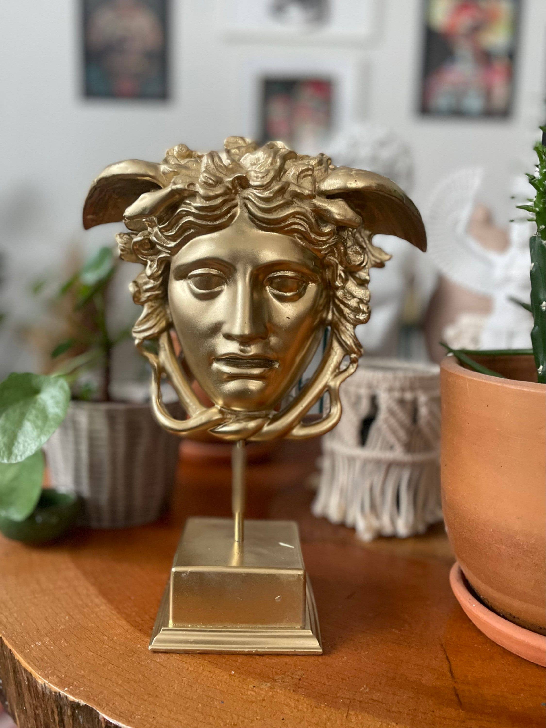 RomaArtSculptures – Großhandel Skulptur – Medusa-Kopfstatue auf Sockel, Skulptur aus der griechischen Mythologie1