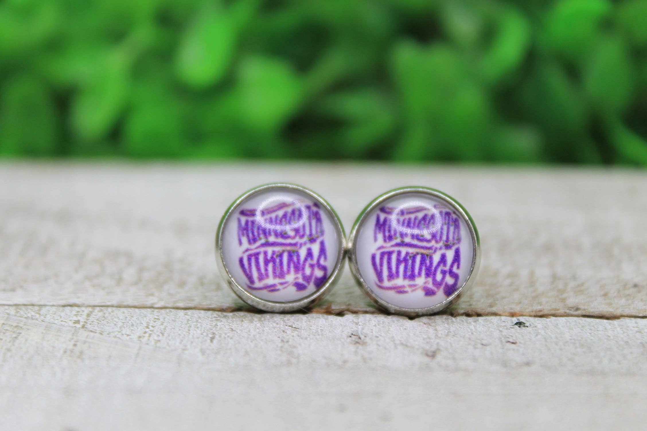 Hylidae Boutique - Wholesale Stud/Post Earrings - Minnesota Vikings Glass Stud Earings0