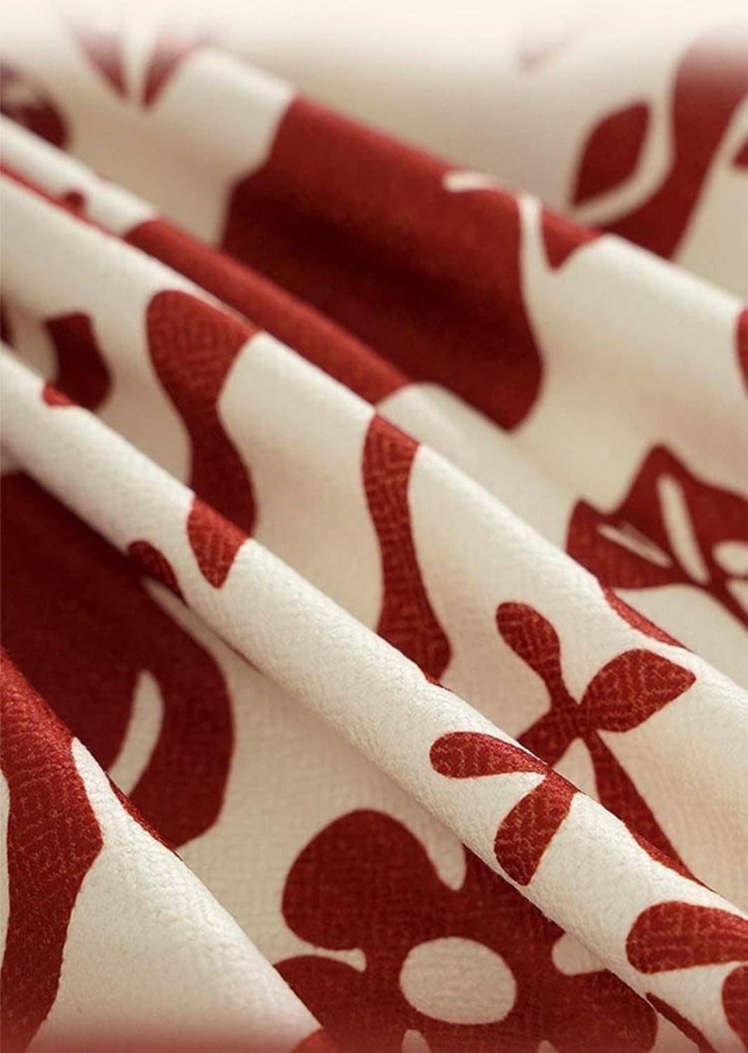 Fennco Styles – wholesale Duk – Röd-White Deer Holiday Bordsduk med Pom-Poms4