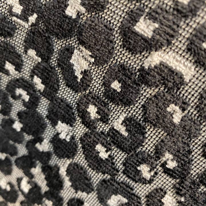 Fancy Styles Fabric – Großhandel Stoff – NEU Baron Clyde Neuheit Italienische Leopardenpolsterung Chenille Samt Grau Schwarz und Weiß