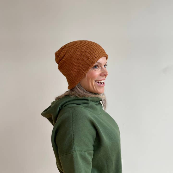 Collection - Bonnets côtelés en coton biologique pour la vente par Hats For Healing