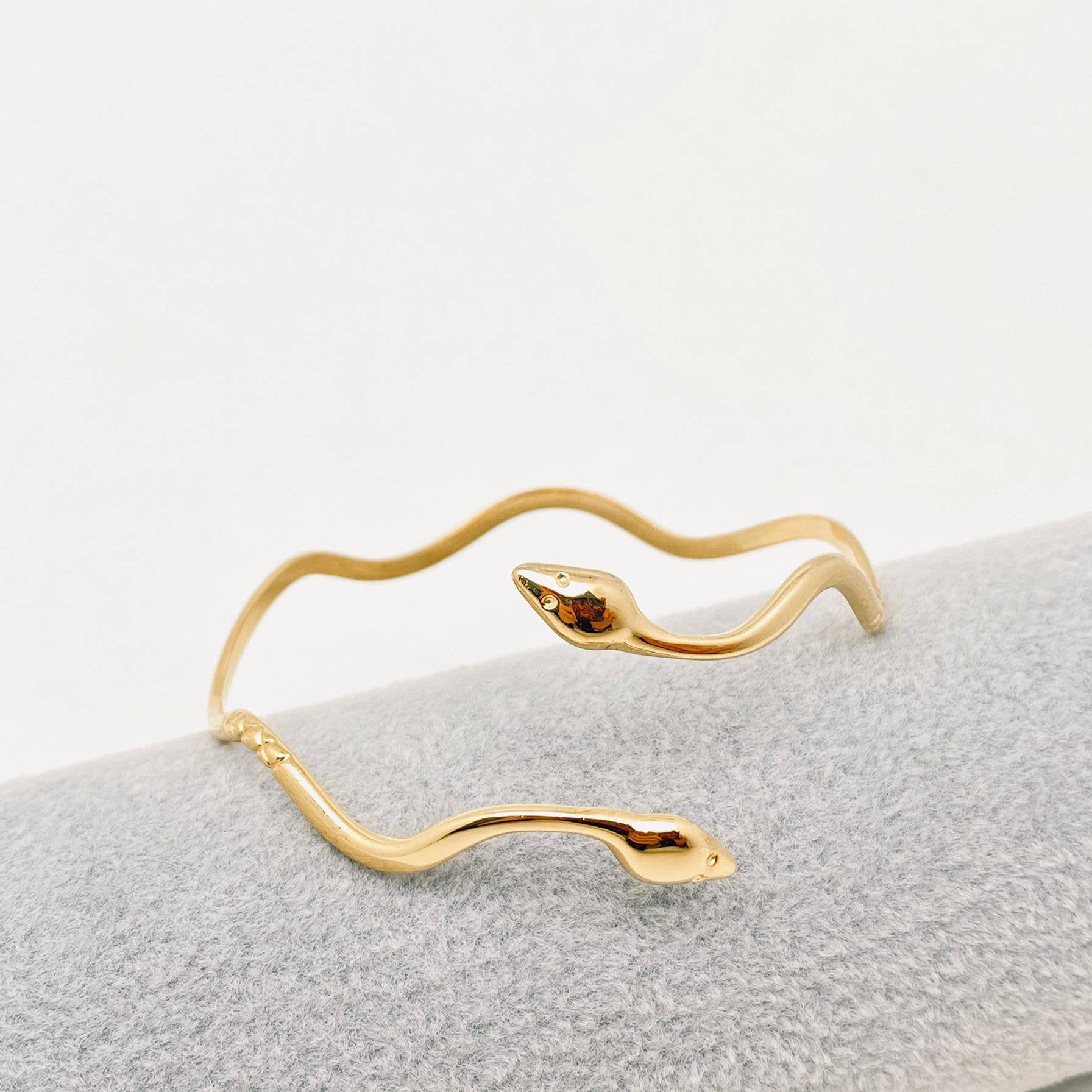 Mio Queena - Wholesale Cuff Bracelet - Wave Design Double Headed Snake Cuff Bangle - FGS1