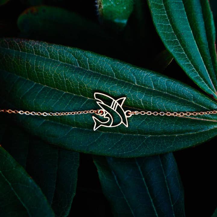 Silver shark bracelet with chain for wholesale by Mountplane