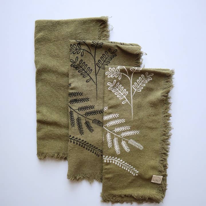 Eco Raw Studio – wholesale Bandana - Dam – Olivgrön botanisk naturligt färgad Bandana (vit bläck)4