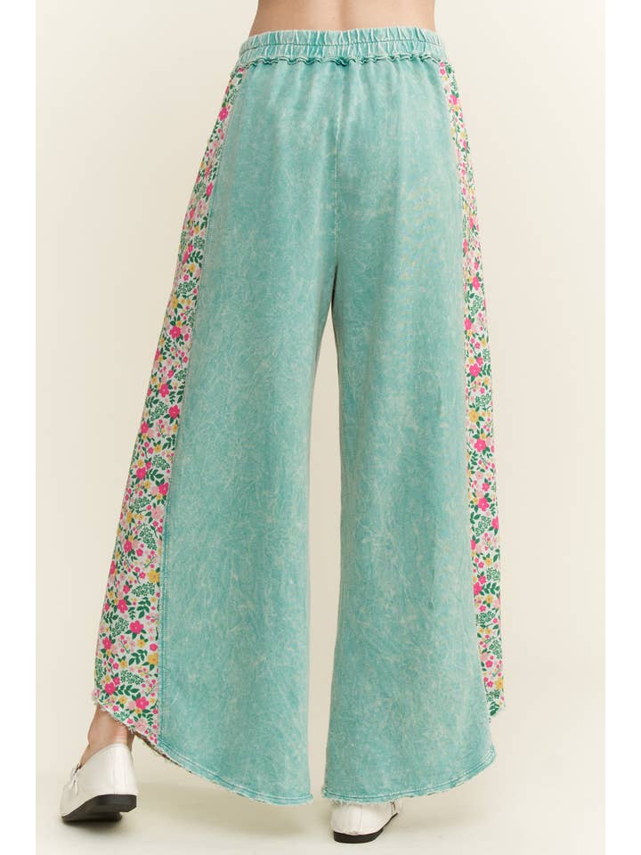 J.Her - Wholesale Pants - Women's - MineralWashed Floral Sided Cropped Pants HP6539