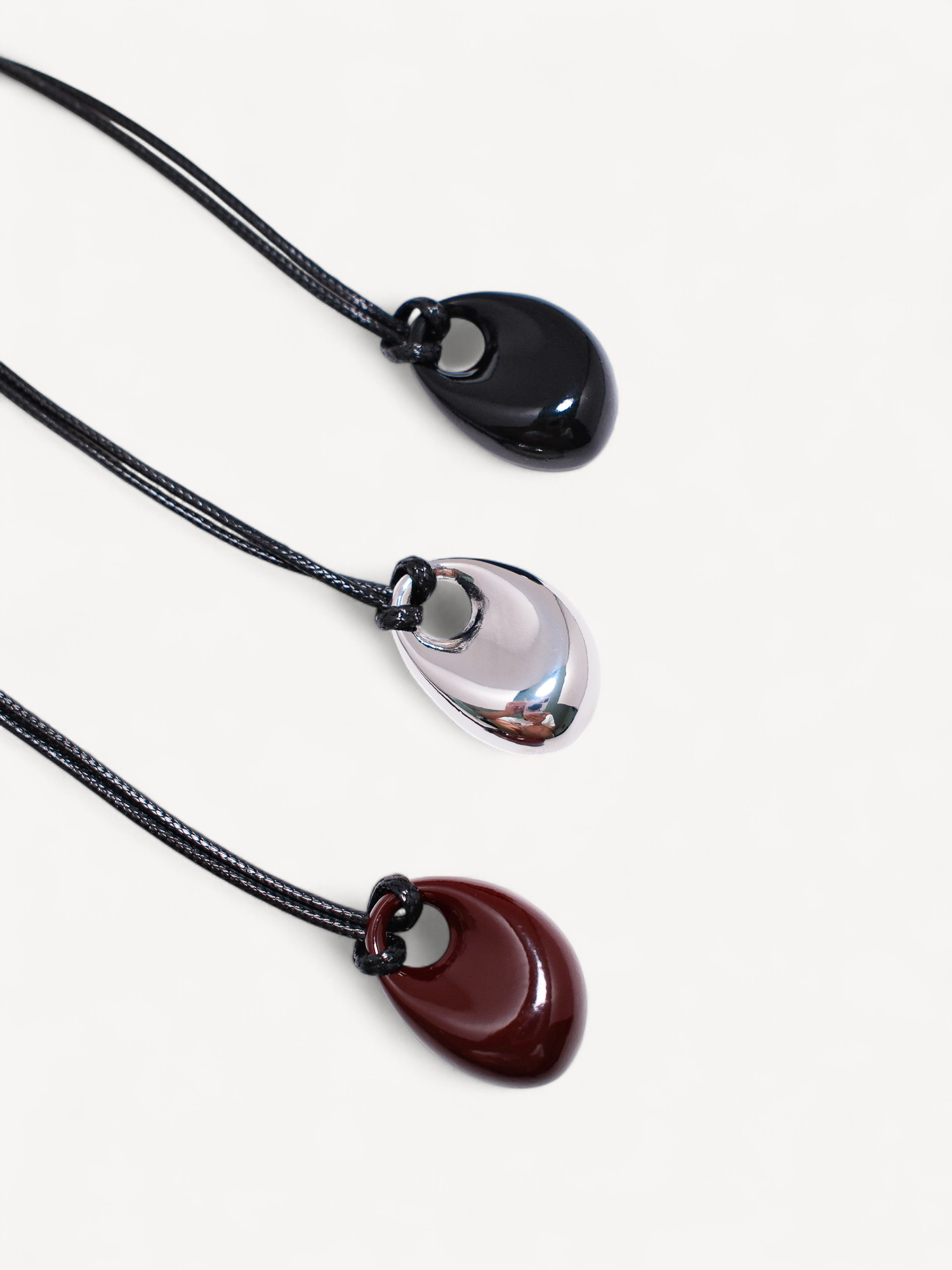 Miss Cecilia - Wholesale Pendant/charm necklace - Oval Pebble Cord Necklace3