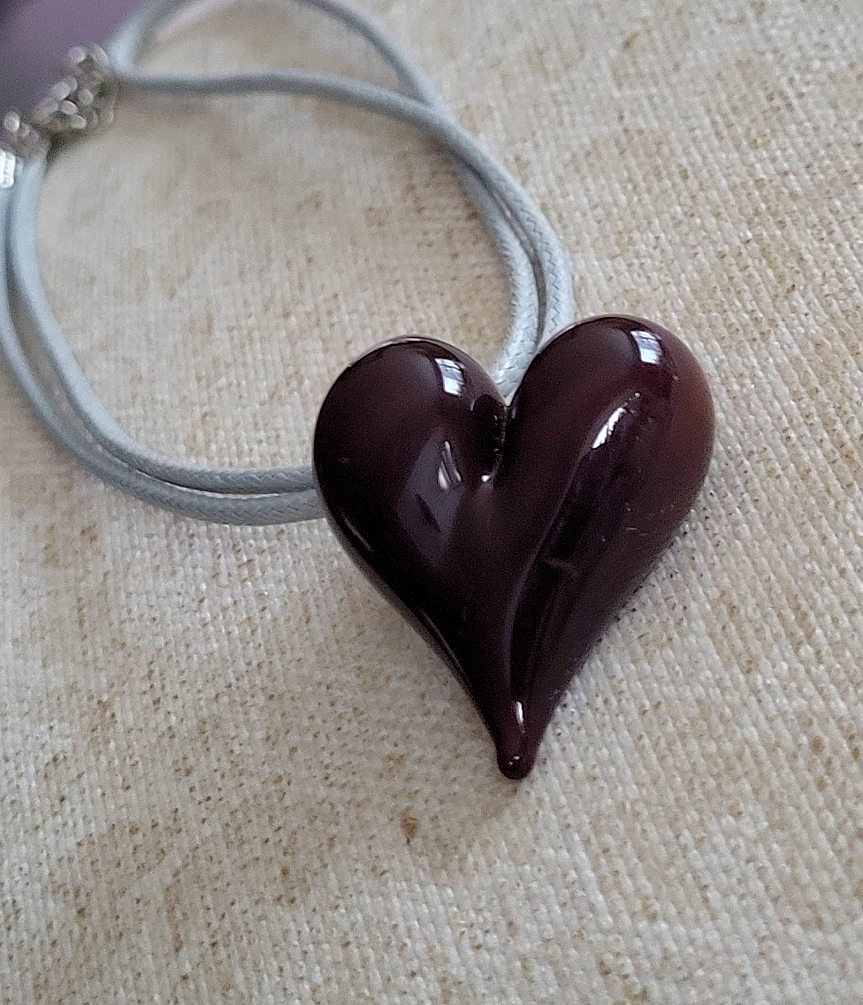 AB Glass Designs – wholesale Hänge-/berlockhalsband – Blåst glas hjärta halsband -olika färgalternativ (kopia)1