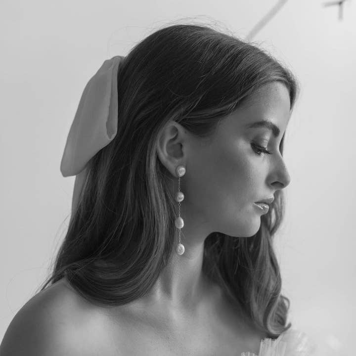 ODESSA Lange Süßwasserperlen-Tropfenohrringe für den Großhandel von Blair Nadeau Bridal Adornments