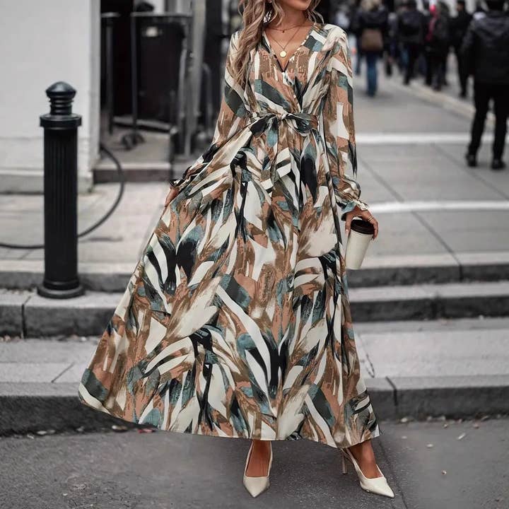 Robe maxi décontractée à imprimé bohème à col en V pour femmes pour la vente par EmberLoom