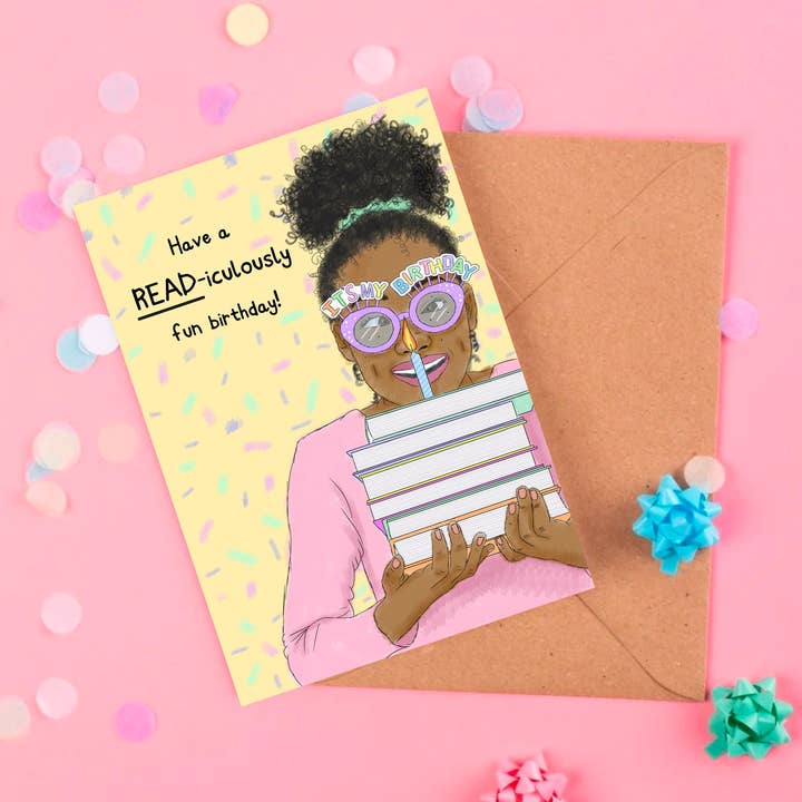 READ-iculously sjovt fødselsdagskort – Sort pige bogelsker for engroshandel hos KitsCH Noir